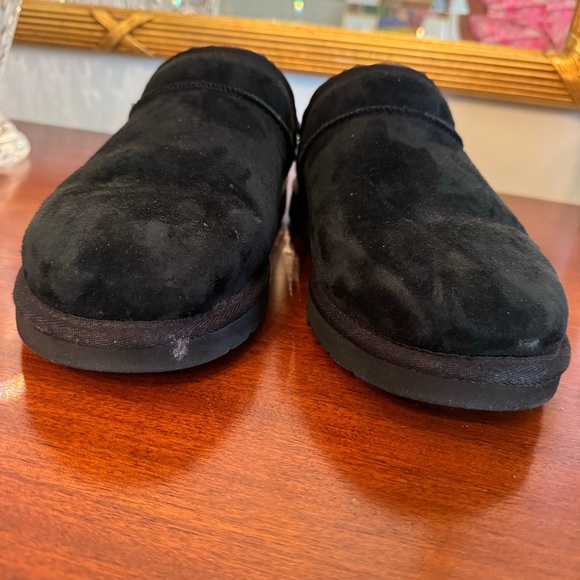 UGG CLASSIC BLACK SLIPPER - Picture 4 of 10